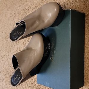 Great condition Robert Clergerie slides